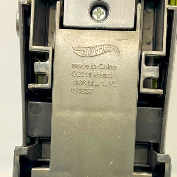 Hot Wheels “Racing” Transport Vehicle - Picture 5 of 6